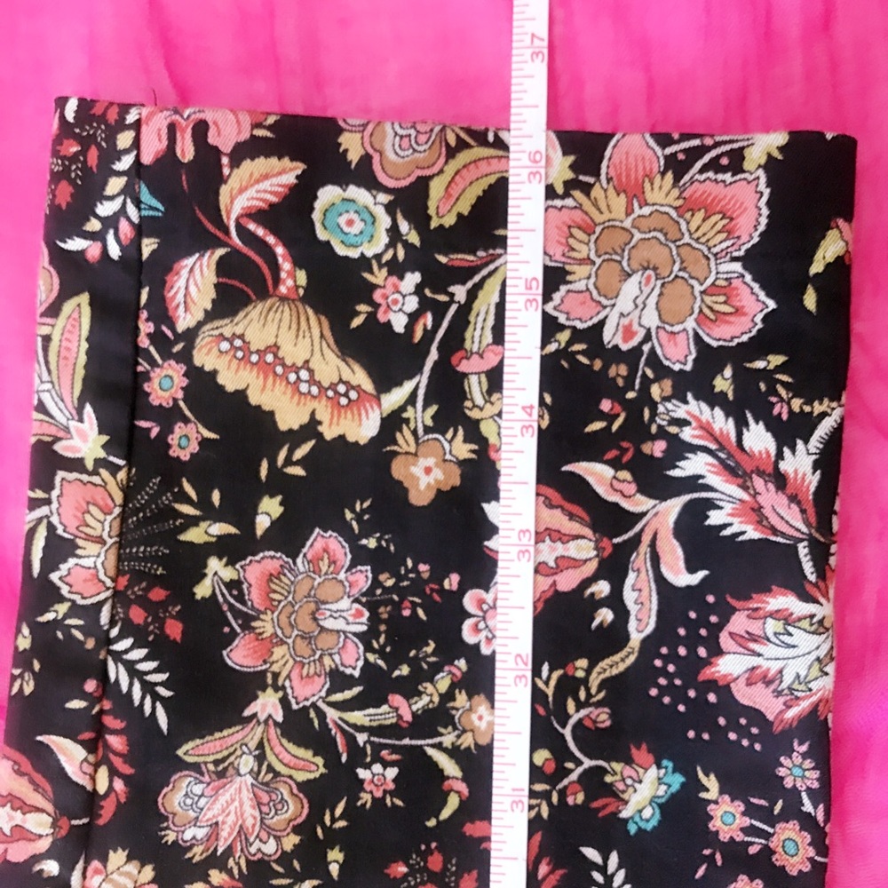 Vintage Floral Capri Pants - Picture 12 of 14